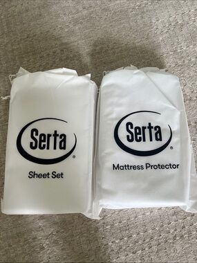NWT SERTA Sheet Set and Mattress Protector - White Full Size